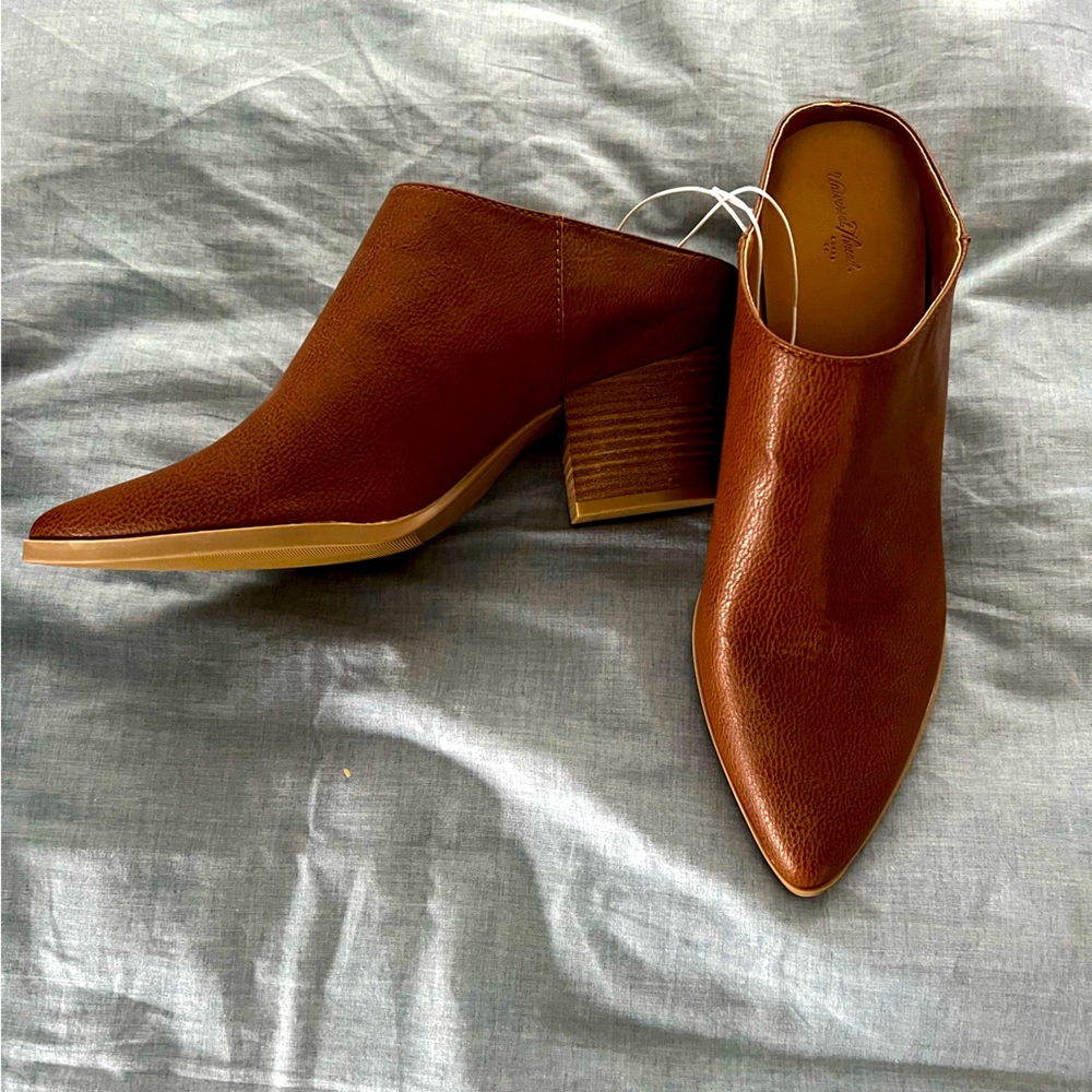 New with tags brown Carmel booties